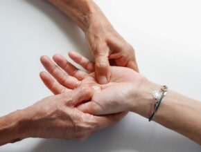 다시 시작하기 딱 좋은 타이밍 마사지건 지금 만나보세요