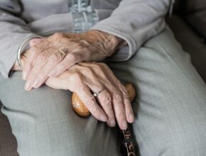 생각보다 빠르게 바뀌고 있는 것들 남자립밤 지금 만나보세요