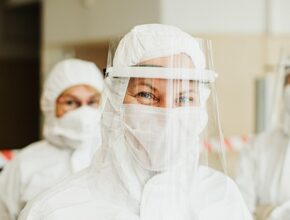 요즘 SNS에서 자주 보이는 트렌드 코너보호대 지금 만나보세요