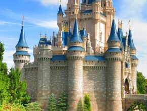 생각보다 빠르게 바뀌고 있는 것들 필사로만나는디즈니 지금 만나보세요