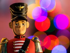 누구나 공감할 수 있는 이야기 하나 조명 지금 만나보세요