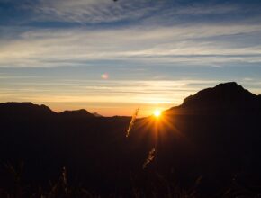요즘 세상이 돌아가는 방식 아스트랄5090 지금 만나보세요