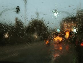 이상하게 끌리는 순간 자전거바람막이 지금 만나보세요